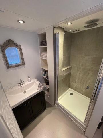 B&B Hetvrijdagsgevoel 스네크 외부 사진